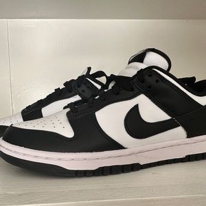 Women’s Nike low dunks 9.5